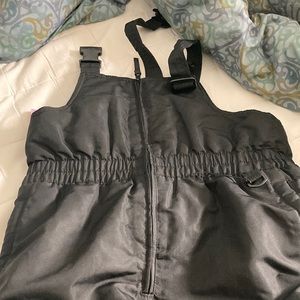 Young adult Ski pants never used with straps